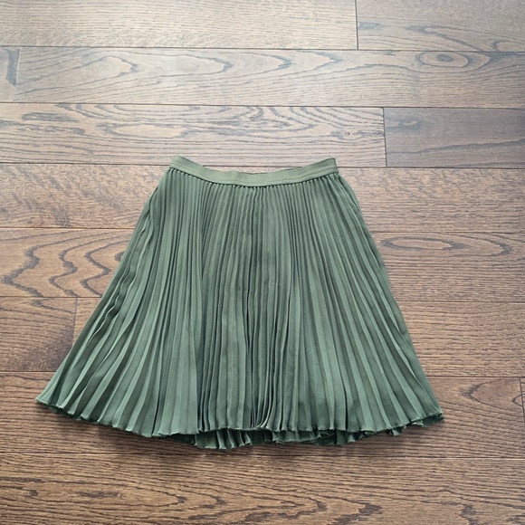 Dark Green Hollister Pleaded Skirt - Picture 3 of 5